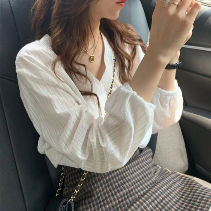 Sweet Age-Reducing V-Neck Lace Trim Long Sleeve Shirt