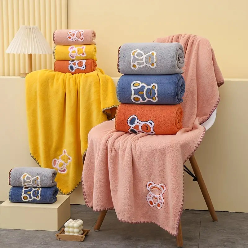 2pcs Cute Bear Pattern Absorbent Coral Fleece Towels