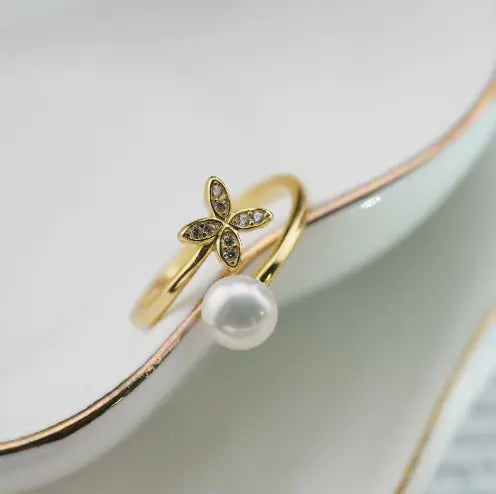 S925 Silver Ring with Diamond and Shell Design