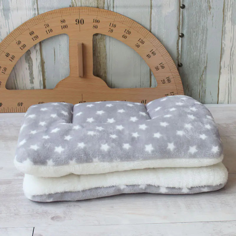 Thick Pet Mat for Cats and Dogs - All Seasons Use