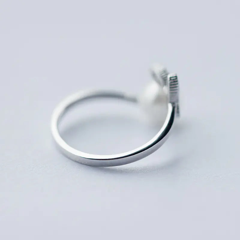 S925 Silver Ring with Diamond and Shell Design