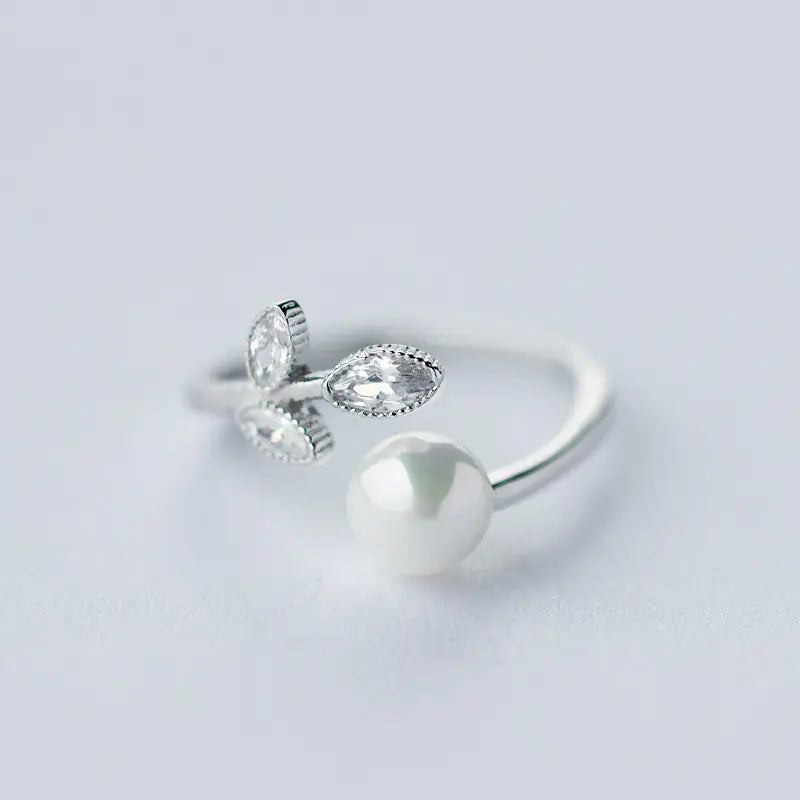 S925 Silver Ring with Diamond and Shell Design