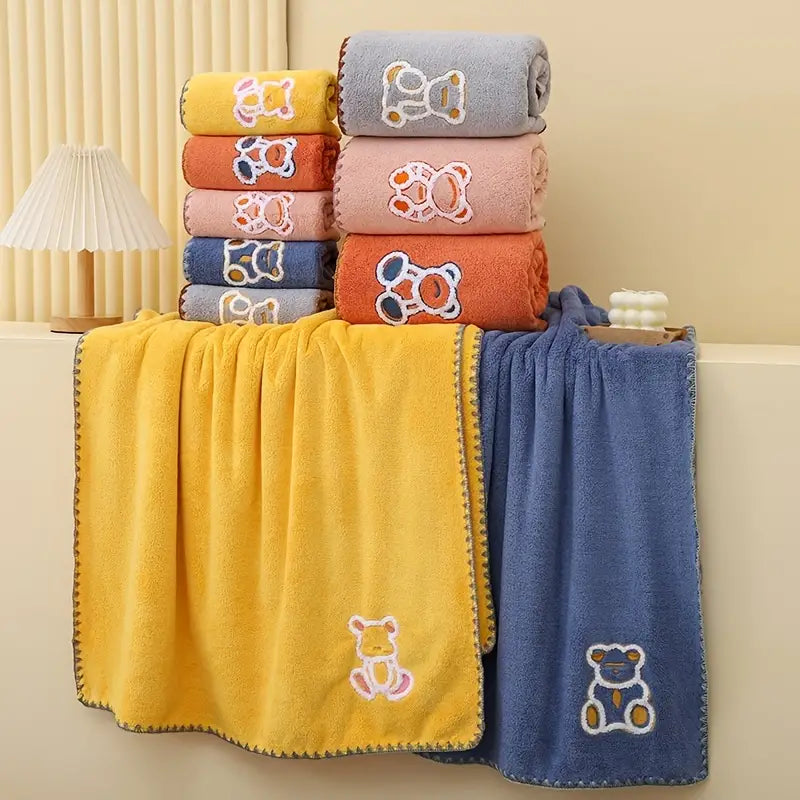 2pcs Cute Bear Pattern Absorbent Coral Fleece Towels
