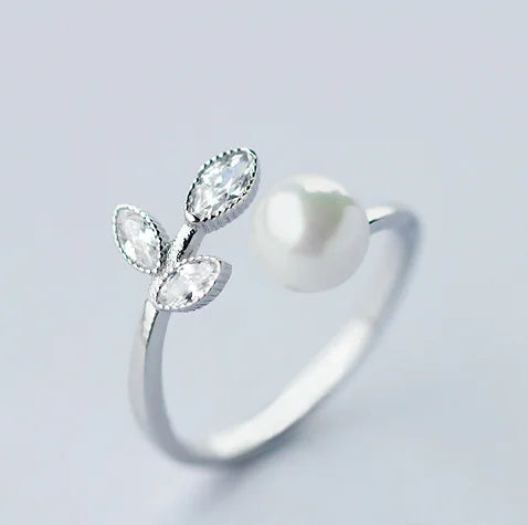 S925 Silver Ring with Diamond and Shell Design