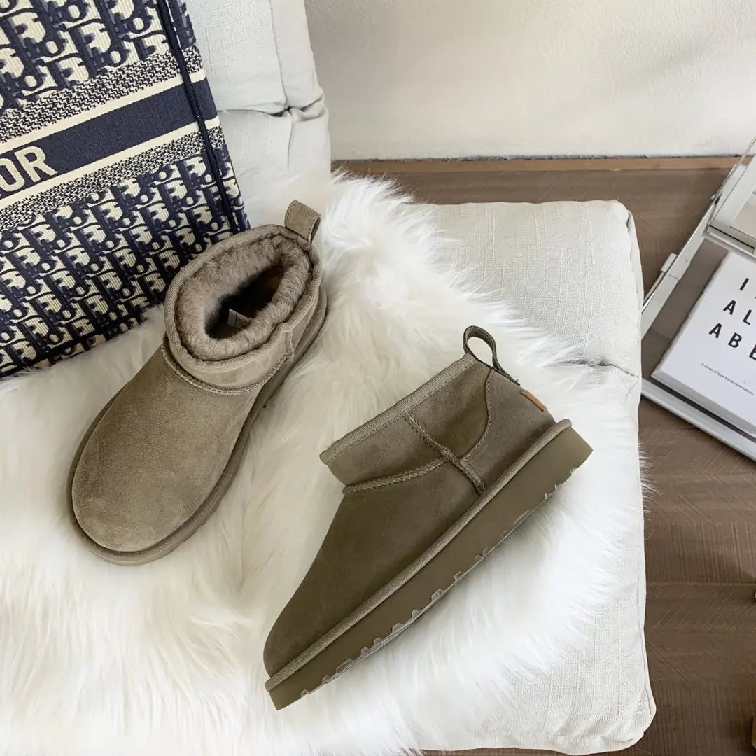 Women's Sheepskin Short Boots - Winter Style